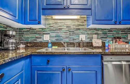 Vaught Condo | Seaside Escape: Pool, Pickleball, Putting Green & More - <2 Miles to the Beach!