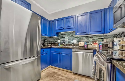 Vaught Condo | Seaside Escape: Pool, Pickleball, Putting Green & More - <2 Miles to the Beach!