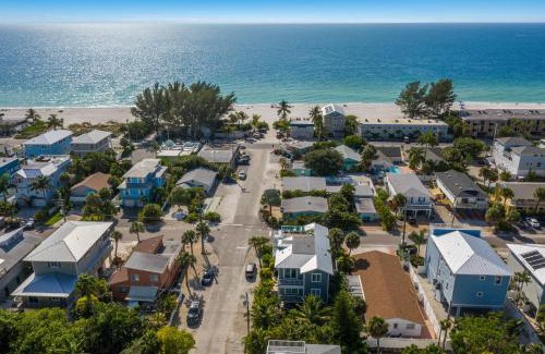 Bradenton Beach House | Seaside Escape