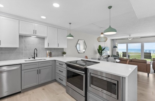 Satellite Beach Condo | Seaside Escape – Ground-Floor Condo with Panoramic Ocean Views, Steps to Beach & Pool 🏝️
