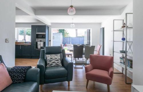 Broadstairs House | Seaside Family Bungalow for 5 people with garden and driveway parking