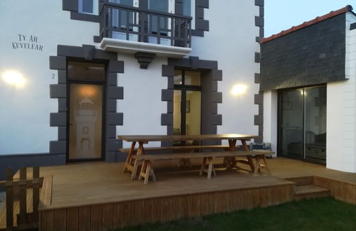 Treffiagat House | Seaside Family House with Jacuzzi, 800 m from the Beaches, Renovated in 2018