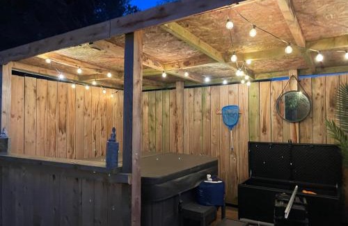 Kinmel Bay Ski Chalet | Seaside garden with hot tub