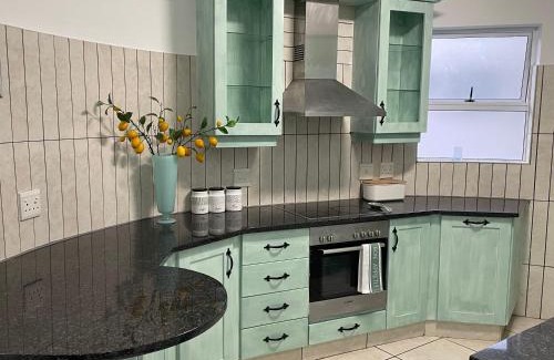 Margate Beach Apartment | Seaside Getaway 2