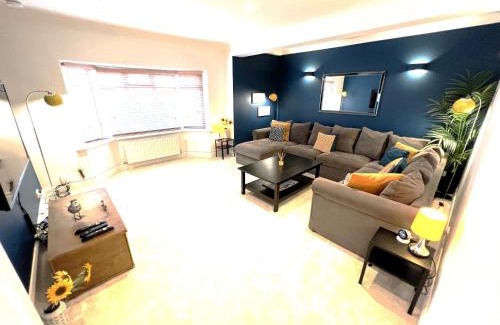 Lancing House | Seaside House Lancing with Parking