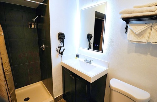 Westside Santa Cruz Hotel | Seaside Inn & Suites