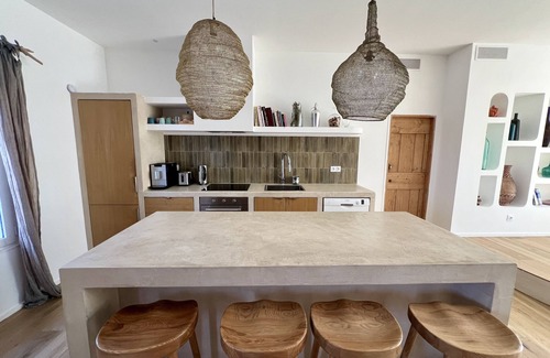 Bompard Apartment | Seaside, magnificent 150m2 apartment with garden