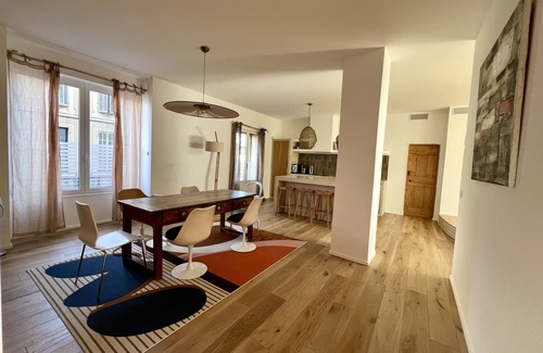 Bompard Apartment | Seaside, magnificent 150m2 apartment with garden