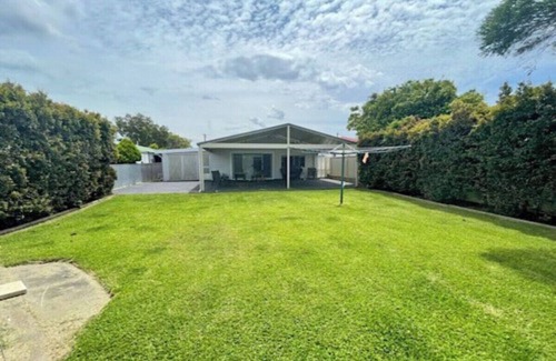 Belmont South House | Seaside Retreat - Relaxing pet friendly getaway!