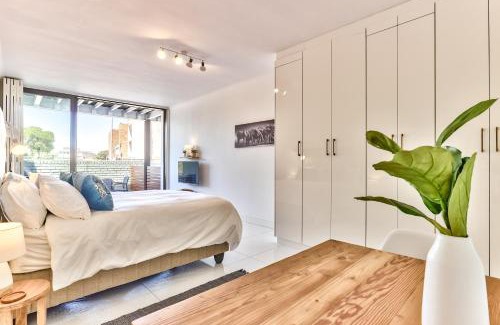 Three Anchor Bay Apartment | Seaside Retreat with Amazing Views and No Loadshedding