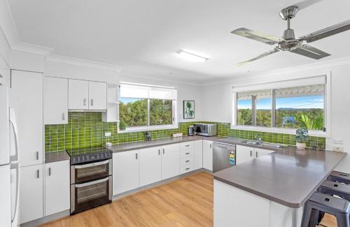 Forster House | Seaside Sanctuary I Spacious Getaway in Forster