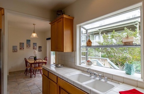 Marine Terrace House | Seaside Serenity ~ 3 KING, 2 Queen, Walk 2 Blocks 2 Ocean & Tide Pools!