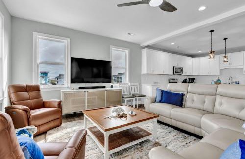 Surf City House | Seaside Serenity Beautiful Home on Topsail 7 BR