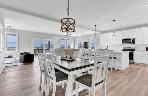Surf City House | Seaside Serenity Beautiful Home on Topsail 7 BR