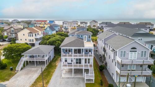 Surf City House | Seaside Serenity Beautiful Home on Topsail 7 BR