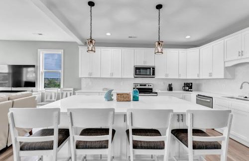 Surf City House | Seaside Serenity Beautiful Home on Topsail 7 BR