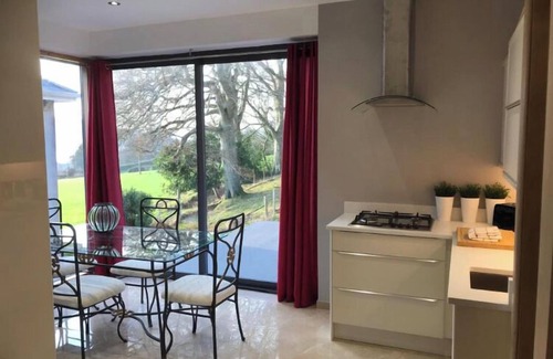 Fahan Apartment | Seaside Serenity Escape in Fahan