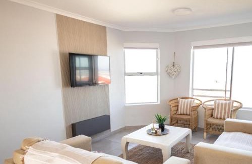 Hermanus Apartment | Seaside Serenity
