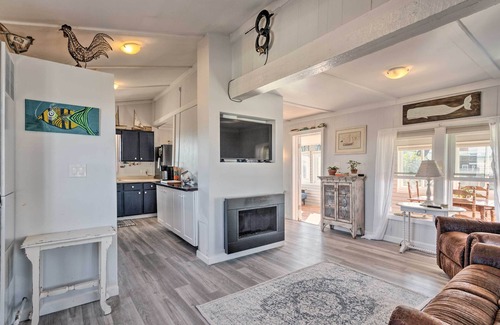 Matunuck House | Seaside SK Getaway: Steps to Matunuck Beach!