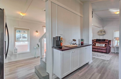Matunuck House | Seaside SK Getaway: Steps to Matunuck Beach!