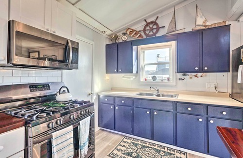Matunuck House | Seaside SK Getaway: Steps to Matunuck Beach!
