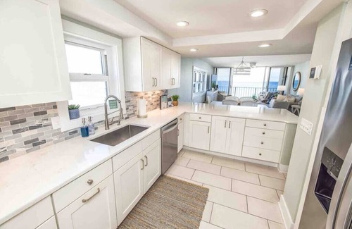 Wrightsville Beach Condo | Seaside Solace: Panoramic Views! Oceanfront Condo, King Bed, Pool, Tennis,Cabana
