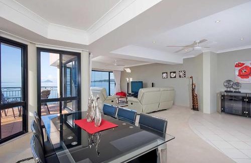 Soldiers Point Apartment | Seaside Splendour 1 beautiful unit on the waterfront