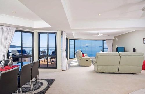 Soldiers Point Apartment | Seaside Splendour 1 beautiful unit on the waterfront
