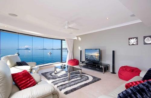 Soldiers Point Apartment | Seaside Splendour 1 beautiful unit on the waterfront