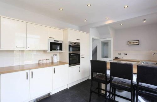 Thornton-Cleveleys House | Seaside Stroll Retreat With Free Parking