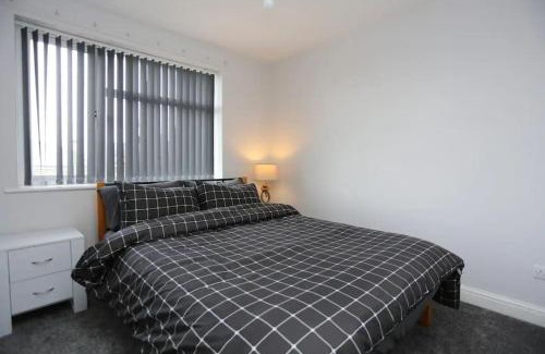 Thornton-Cleveleys House | Seaside Stroll Retreat With Free Parking
