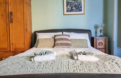Meads Apartment | Seaside studio for business or holiday travellers