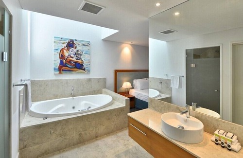 Mandurah House | Seaside Villa 10.1