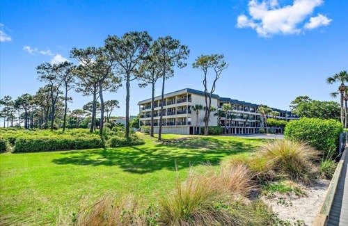Hilton Head Island Condo | Seaside Villa by VTrips