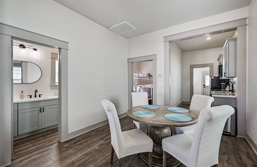 San Jacinto House | Seaside Villa-Walk to beach! nClose to attractions!