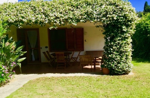 Villaggio Mandorli Villa | Seaside villa with large private garden