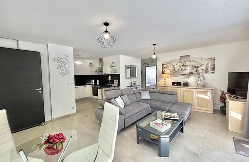 Grosseto-Prugna Villa | Seaside Villa with Terrace, 6 Guests, Near Porticcio Beaches