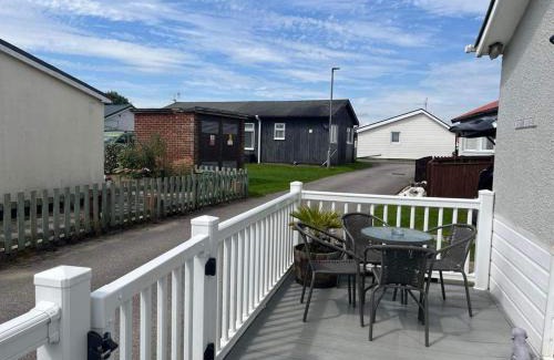 Bridlington Ski Chalet | SeasideEscape-2Br-Sleeps4-Parking-PetsOK-Fireplace