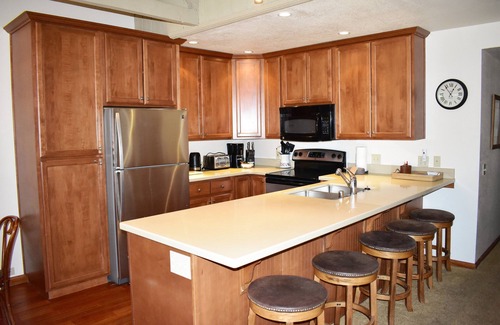 Mammoth Lakes Condo | Seasons 4 158 Mountain View close to shuttle, hot spa, game room, Canyon Lodge and bike path