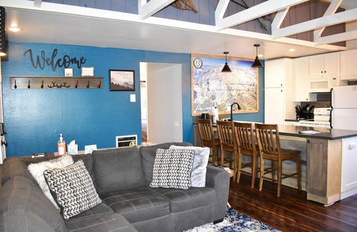 Mammoth Lakes Condo | Seasons 4 164 is a newly remodeled corner condo close to Village, Canyon Lodge and Lakes