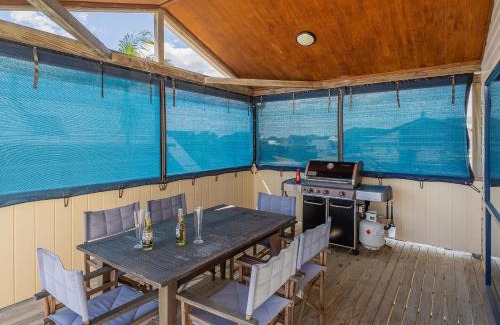 Matarangi House | Seaspray Retreat - Matarangi Holiday Home