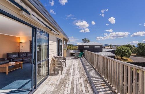 Matarangi House | Seaspray Retreat - Matarangi Holiday Home