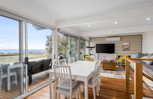 Bellarine House | Seatheview with direct foreshore access, stunning views, and modern family comforts.