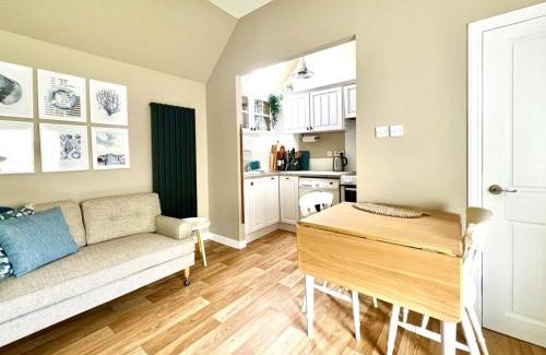 Lossiemouth House | Seatown Cottage - Stone's throw from beach