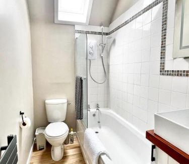 Lossiemouth House | Seatown Cottage - Stone's throw from beach