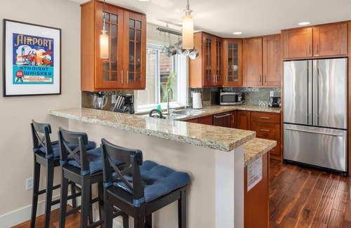 Mann House | Seattle Vacation Home: Bravo House - Luxury 3 bed/2.5bath, great location