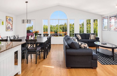 Mann House | Seattle Vacation Home: The Big Top - Modern 5 bedroom, gameroom, sleeps 20