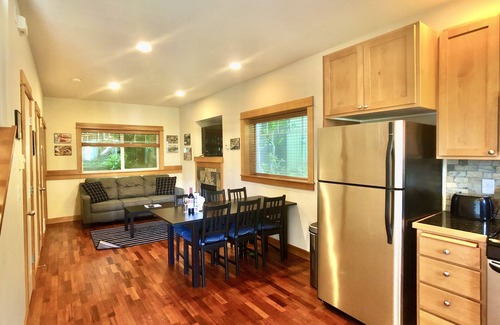 Mann House | Seattle Vacation Home: The Market - Modern 2 bed craftsman, great location