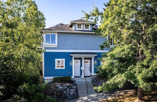 Mann House | Seattle Vacation Home: The Market - Modern 2 bed craftsman, great location
