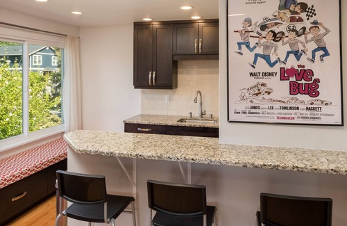 Madrona House | Seattle Vacation Home: The Autobahn